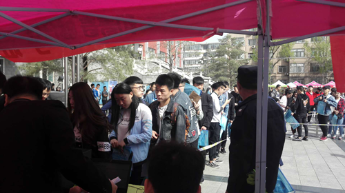 点击在新窗口打开